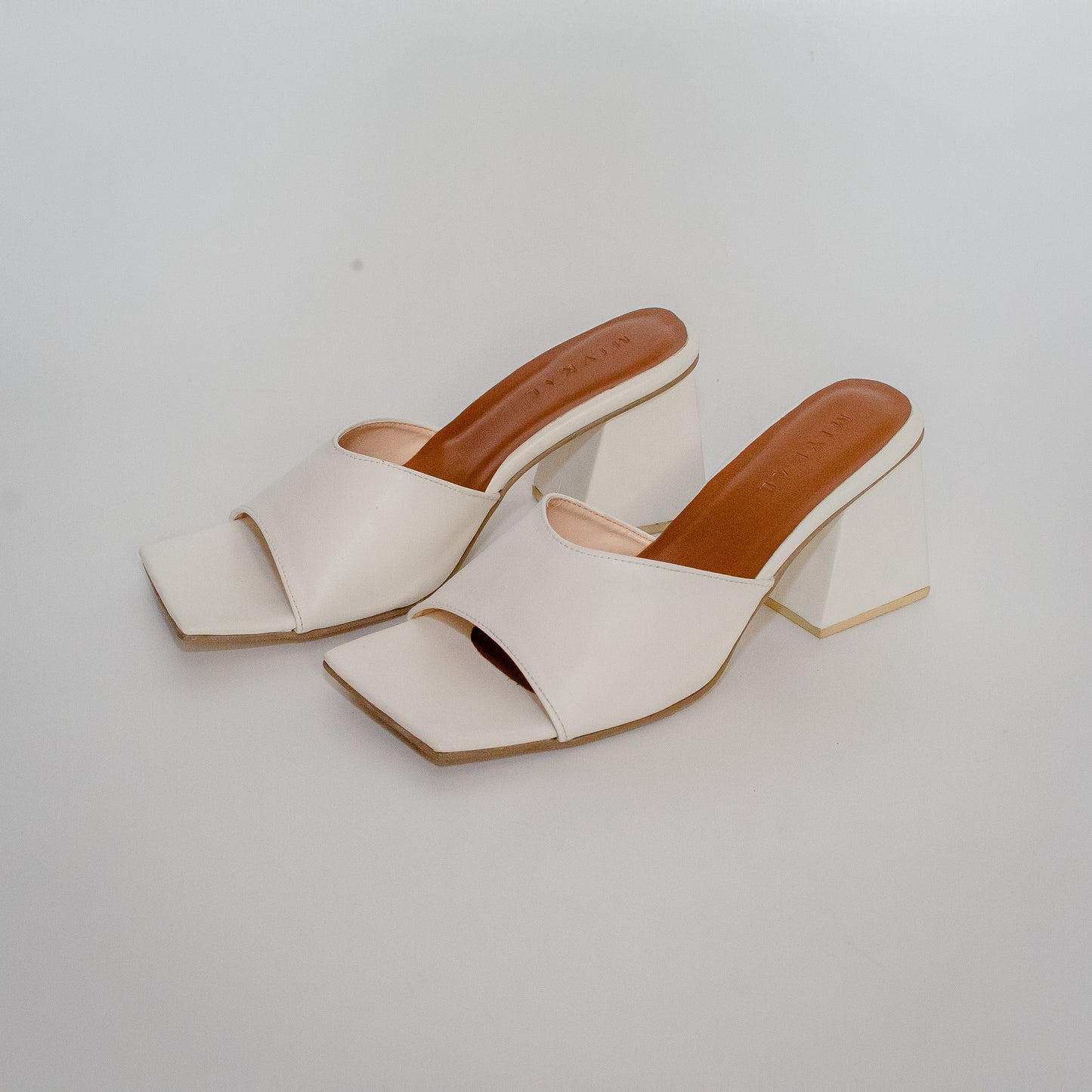 Maine Off white Leather block heel sandals (did not pass quality control,with minor damage)